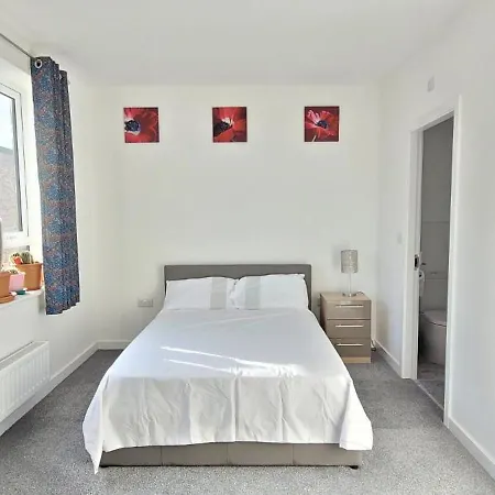Spacious Double Room With Private Bathroom-2